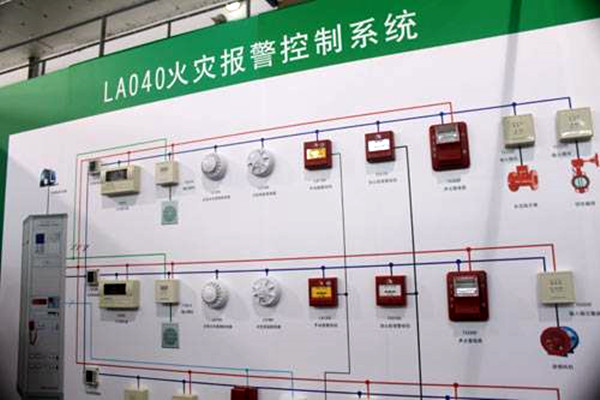 出現(xiàn)火警時(shí)，樓宇控制系統(tǒng)如何快速做出反應(yīng)？